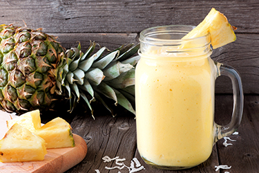 pineapple smoothie in a mason jar
